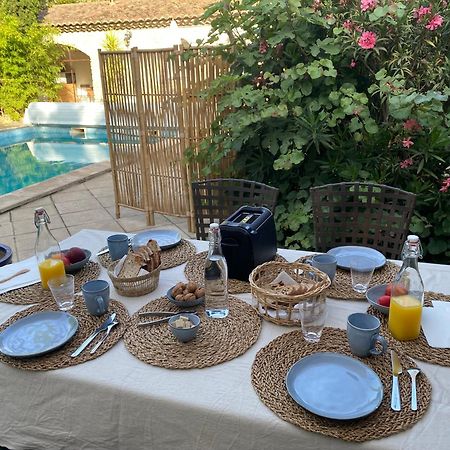Le Patio Aux Oiseaux Acomodação com café da manhã La Ciotat Exterior foto